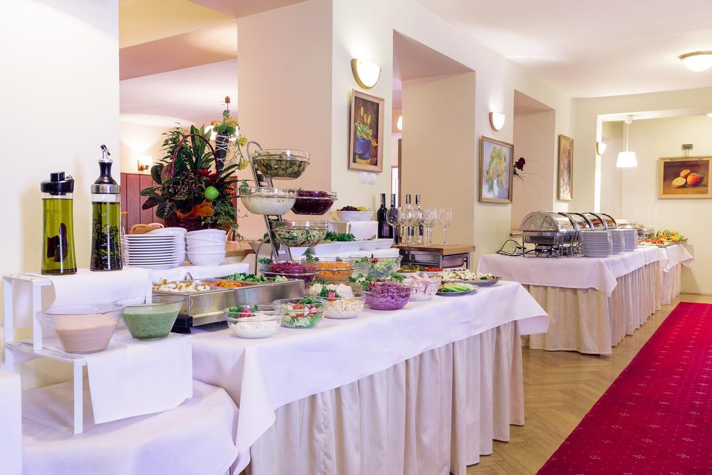 Hotel Konradowka Wellness & Spa - 300 Metrow Do Centrum คาร์ปัตซ์ ภายนอก รูปภาพ