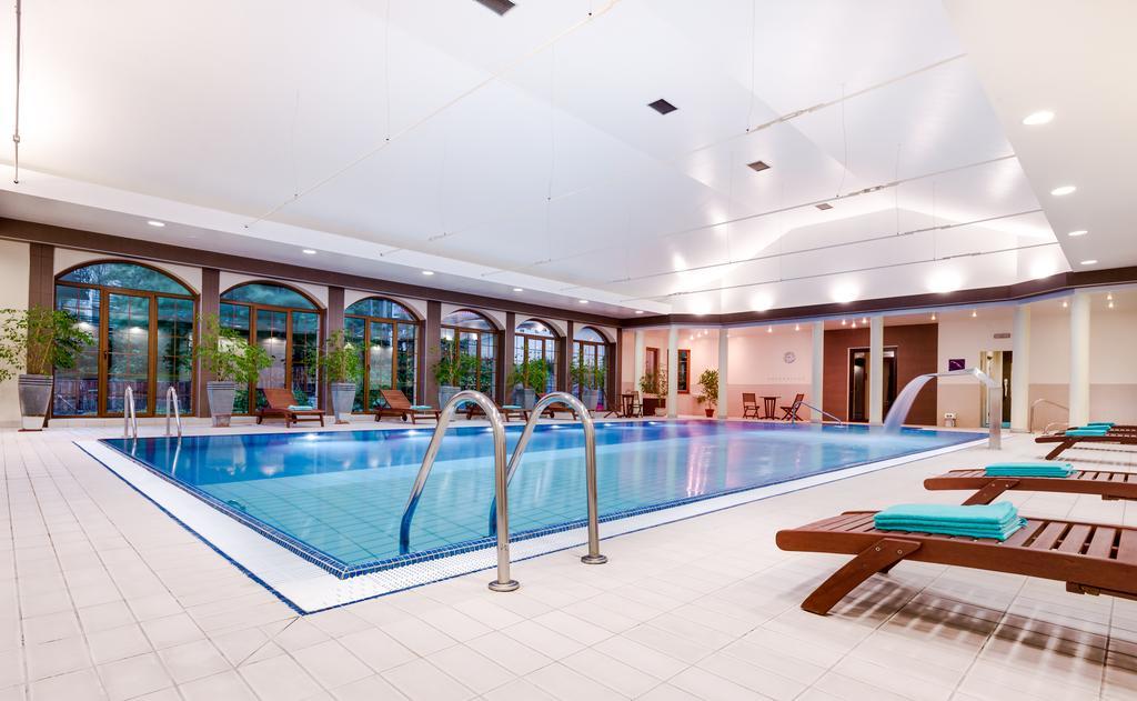 Hotel Konradowka Wellness & Spa - 300 Metrow Do Centrum คาร์ปัตซ์ ภายนอก รูปภาพ
