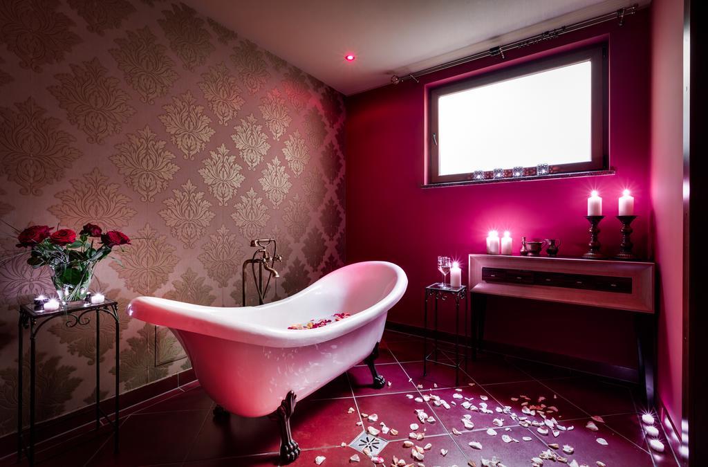 Hotel Konradowka Wellness & Spa - 300 Metrow Do Centrum คาร์ปัตซ์ ภายนอก รูปภาพ