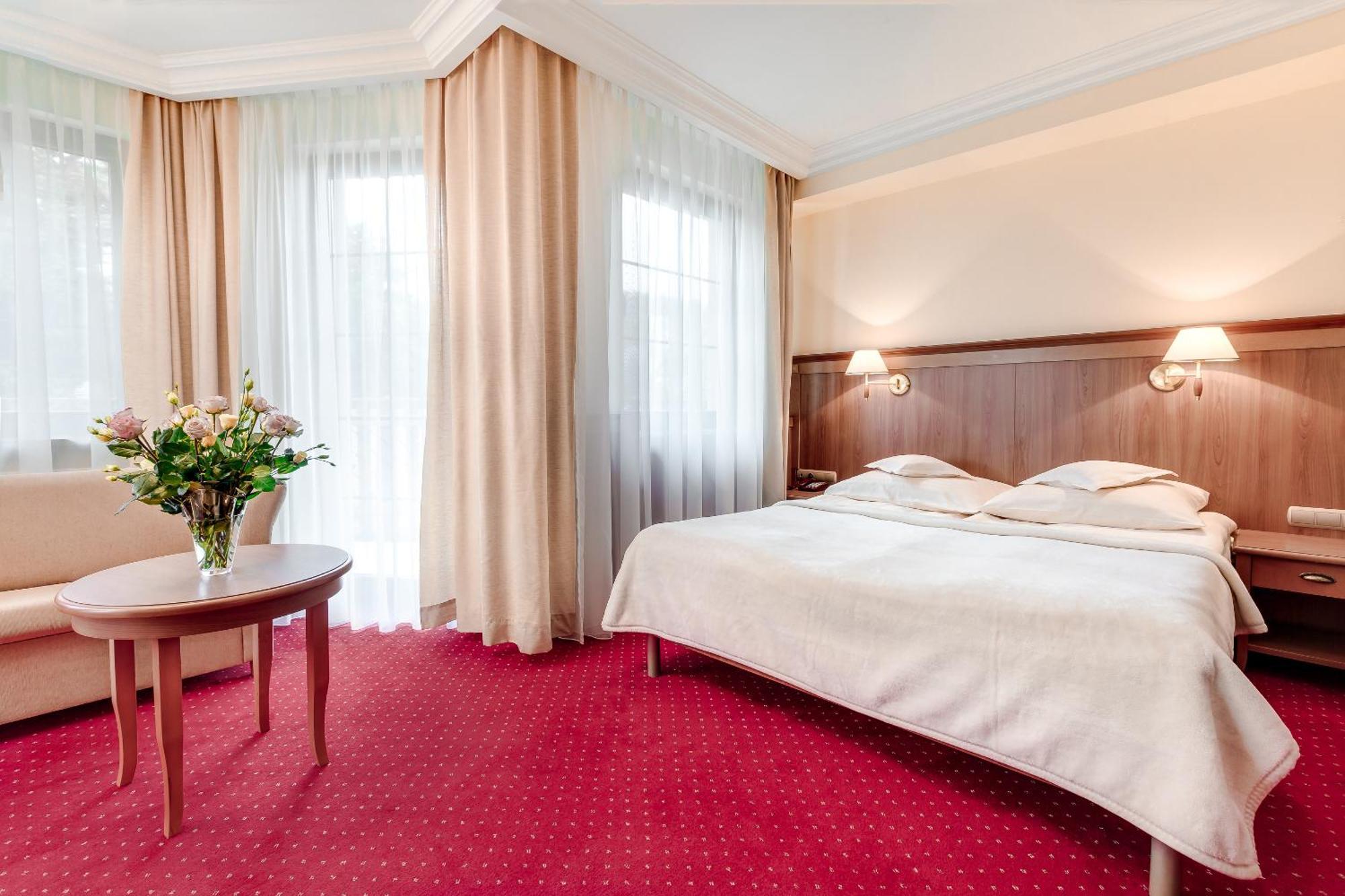 Hotel Konradowka Wellness & Spa - 300 Metrow Do Centrum คาร์ปัตซ์ ภายนอก รูปภาพ