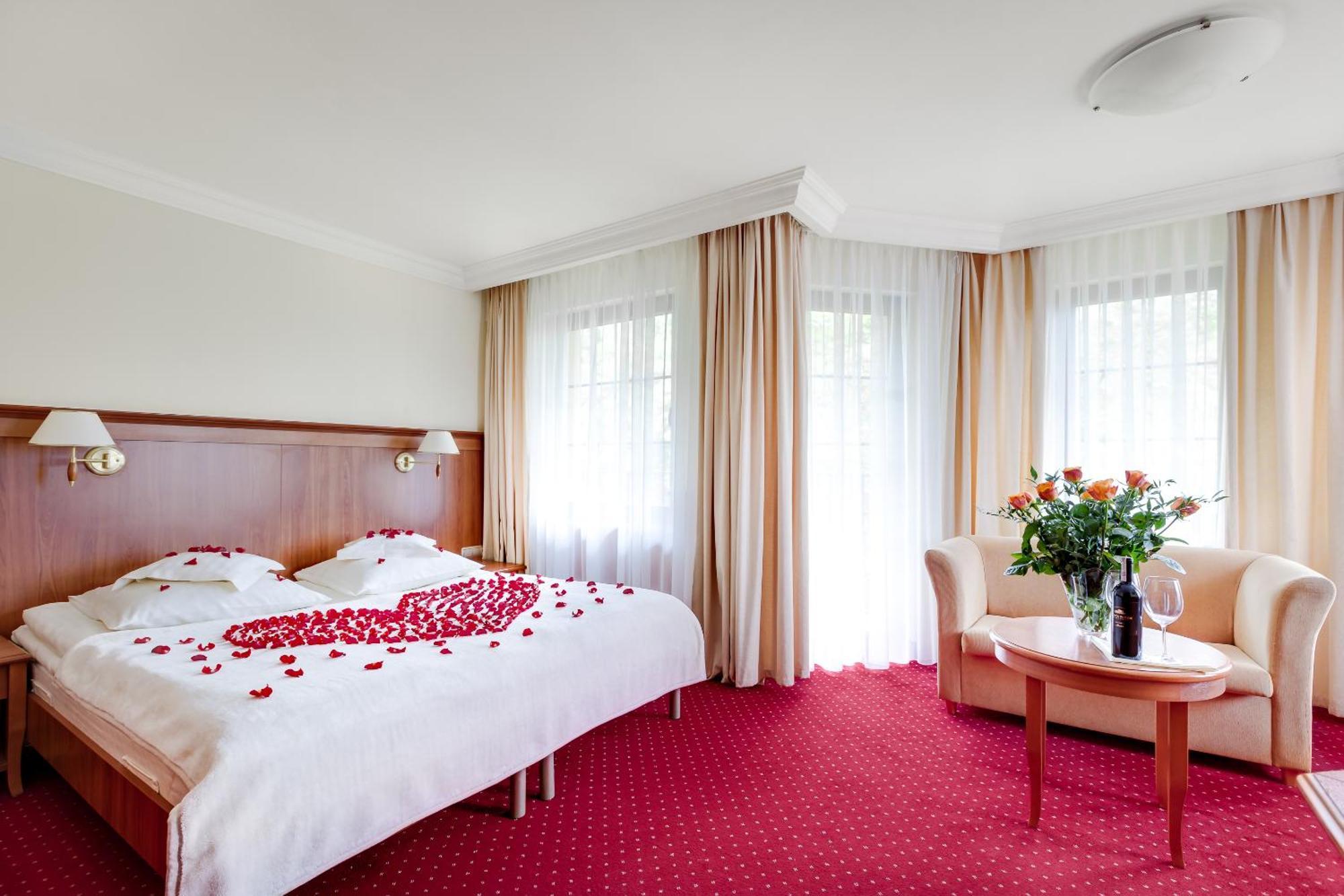 Hotel Konradowka Wellness & Spa - 300 Metrow Do Centrum คาร์ปัตซ์ ภายนอก รูปภาพ