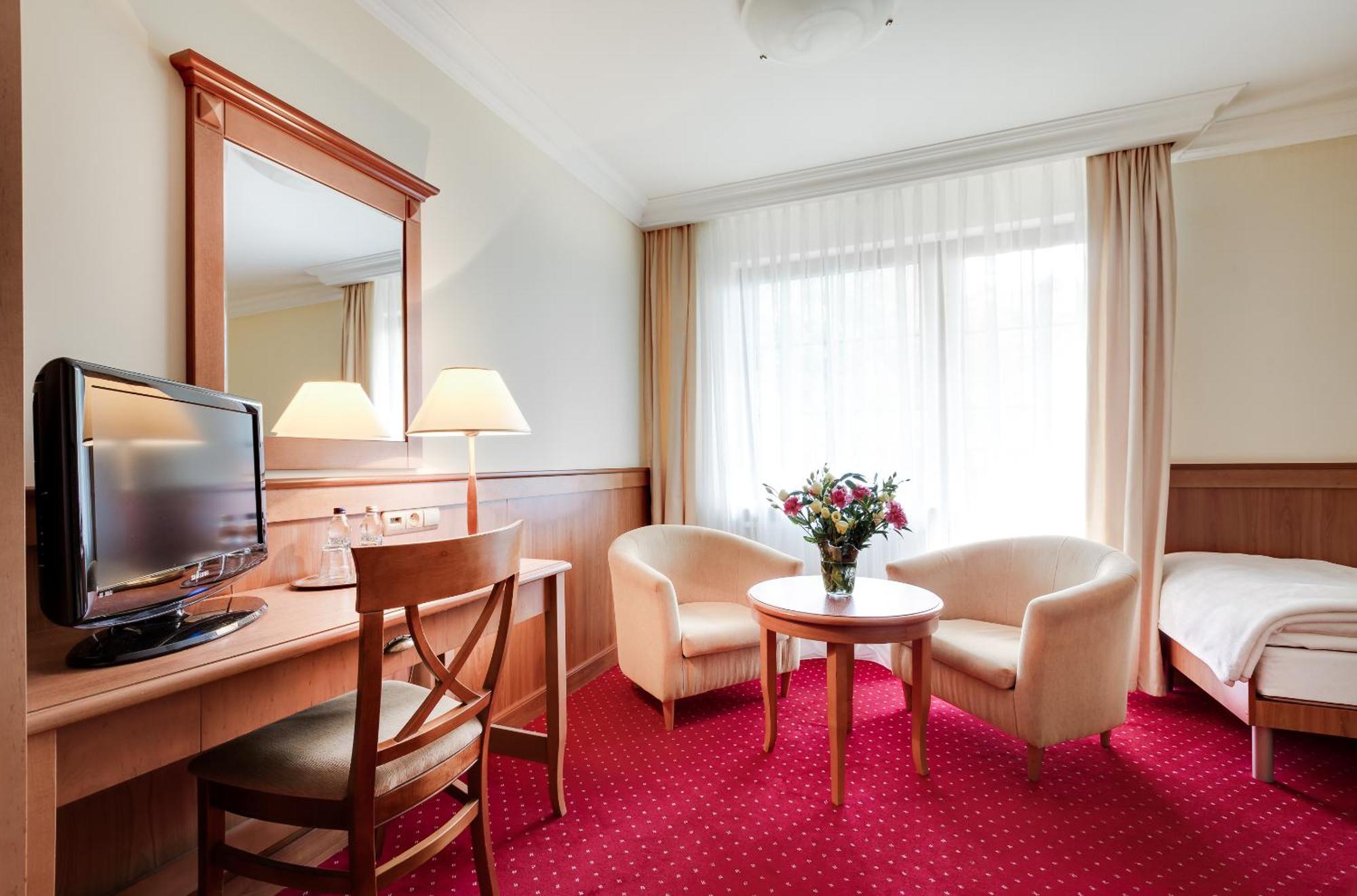 Hotel Konradowka Wellness & Spa - 300 Metrow Do Centrum คาร์ปัตซ์ ภายนอก รูปภาพ