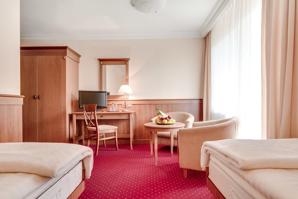 Hotel Konradowka Wellness & Spa - 300 Metrow Do Centrum คาร์ปัตซ์ ภายนอก รูปภาพ