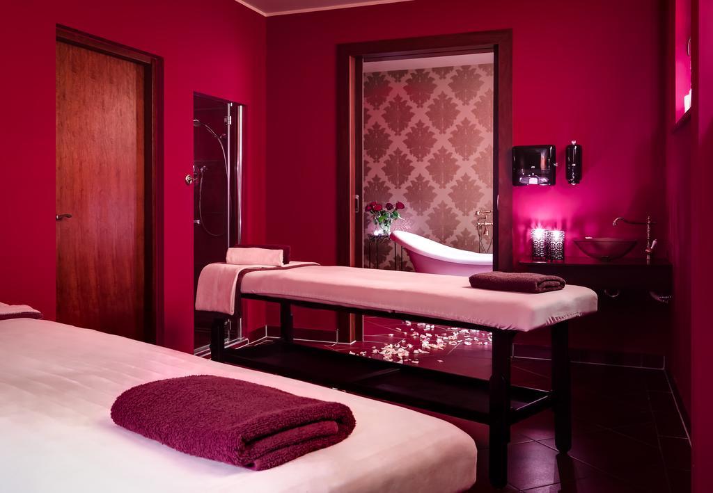 Hotel Konradowka Wellness & Spa - 300 Metrow Do Centrum คาร์ปัตซ์ ภายนอก รูปภาพ
