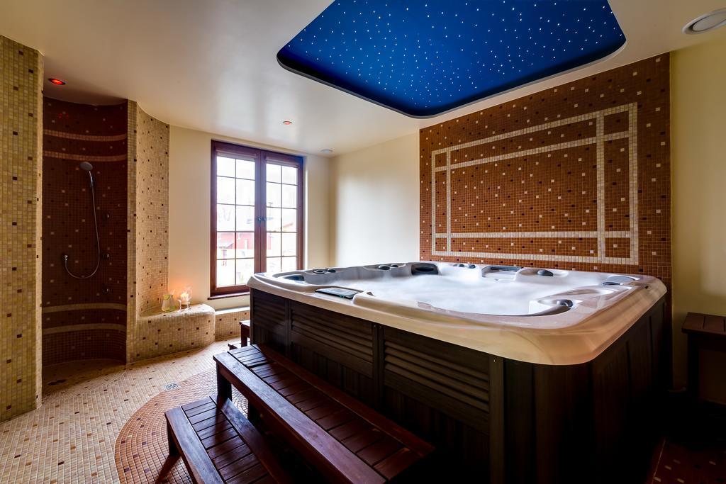 Hotel Konradowka Wellness & Spa - 300 Metrow Do Centrum คาร์ปัตซ์ ภายนอก รูปภาพ