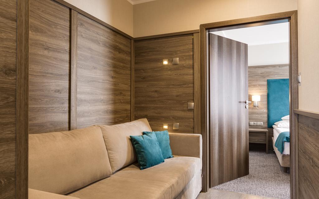 Hotel Konradowka Wellness & Spa - 300 Metrow Do Centrum คาร์ปัตซ์ ภายนอก รูปภาพ
