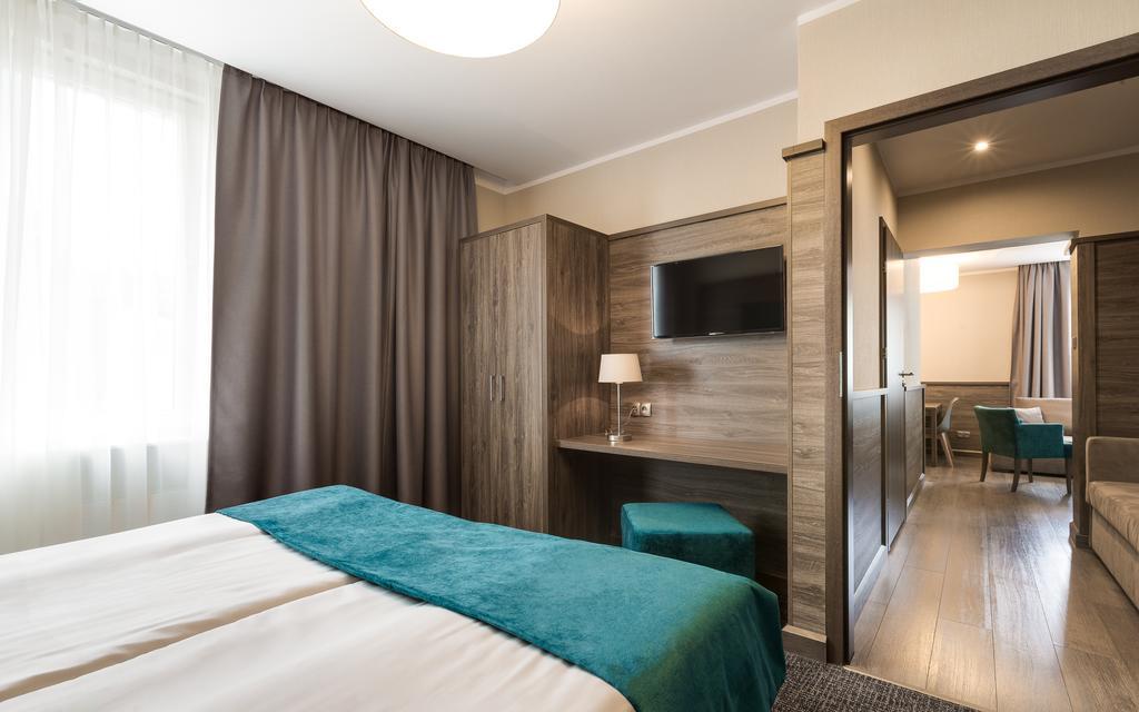 Hotel Konradowka Wellness & Spa - 300 Metrow Do Centrum คาร์ปัตซ์ ภายนอก รูปภาพ