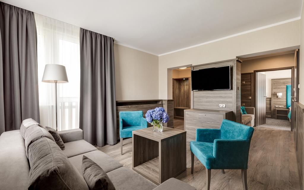 Hotel Konradowka Wellness & Spa - 300 Metrow Do Centrum คาร์ปัตซ์ ภายนอก รูปภาพ