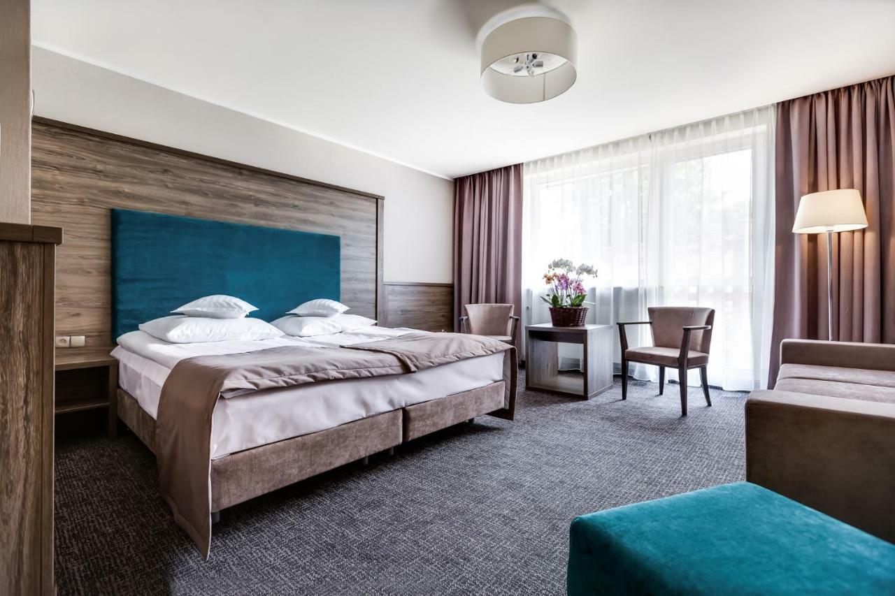 Hotel Konradowka Wellness & Spa - 300 Metrow Do Centrum คาร์ปัตซ์ ภายนอก รูปภาพ